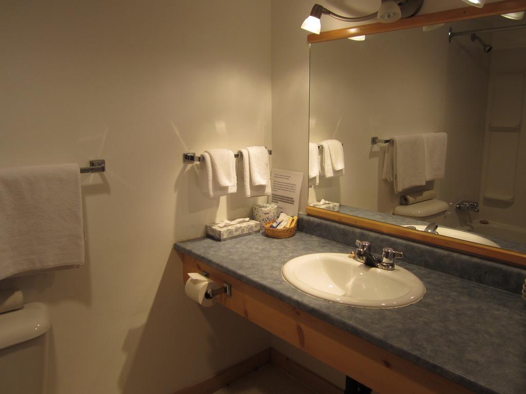 Canadas Best Value Inn- Riverview Hotel Whitehorse Kültér fotó