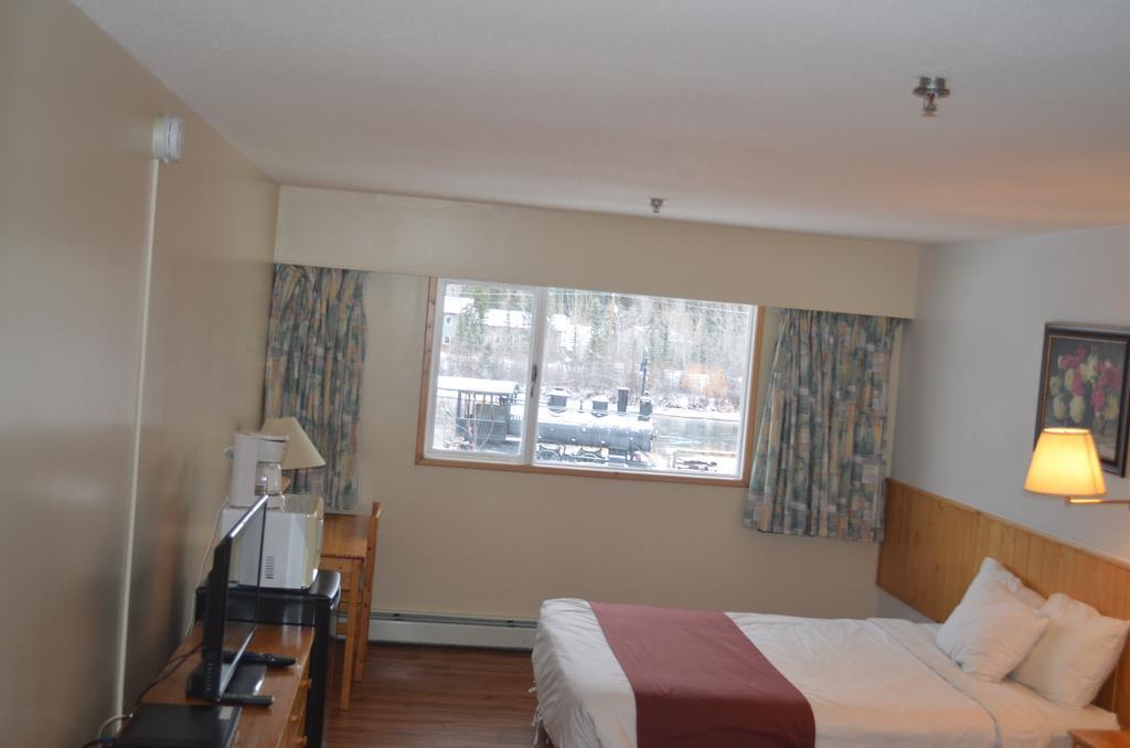 Canadas Best Value Inn- Riverview Hotel Whitehorse Kültér fotó